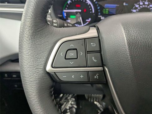 Used 2025 Toyota Sienna XLE w/ XLE Plus Package FWD image 17