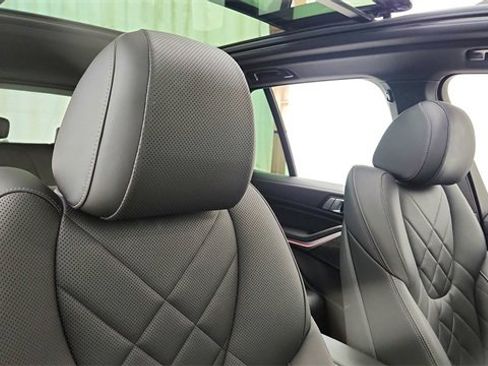 Used 2023 BMW X5 xDrive40i w/ M Sport Package image 23