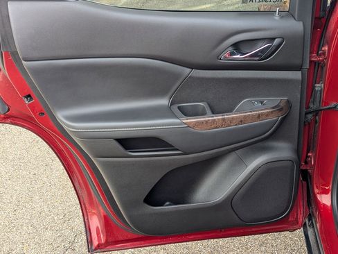 Used 2021 GMC Acadia Denali w/ Denali Technology Package image 16