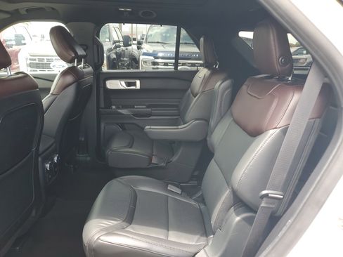 Used 2020 Ford Explorer Platinum w/ Premium Technology Package image 15