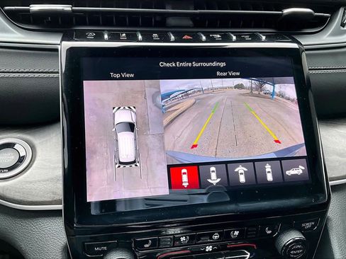 Used 2023 Jeep Grand Cherokee Limited w/ Luxury Tech Group II image 27