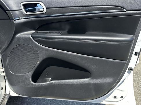 Used 2018 Jeep Grand Cherokee Limited image 21