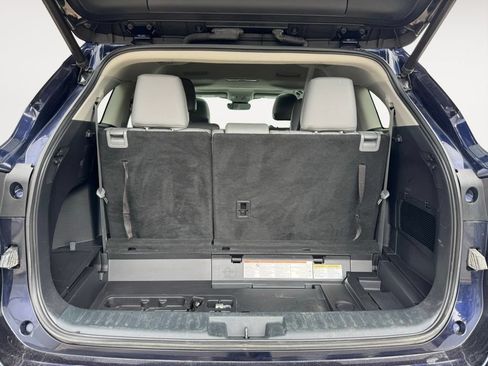 Used 2021 Toyota Highlander XLE AWD/4WD image 33
