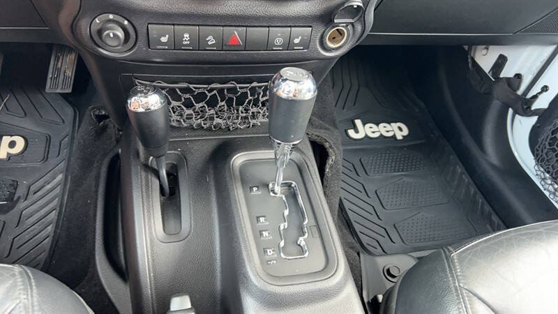 Used 2015 Jeep Wrangler Unlimited Sahara AWD/4WD image 24