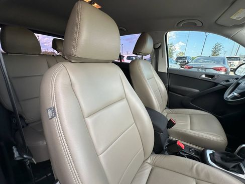 Used 2018 Volkswagen Tiguan Limited w/ Premium Package FWD image 20