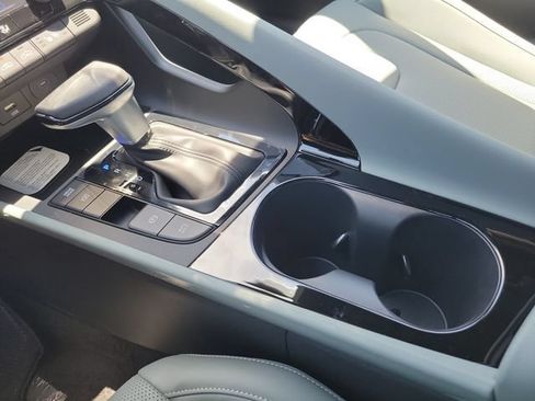 New 2026 Hyundai Elantra Limited FWD image 16