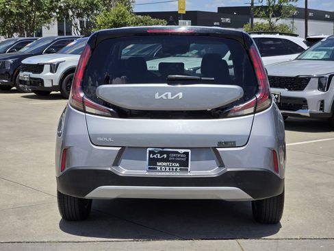 Used 2025 Kia Soul LX w/ LX Technology Package FWD image 13