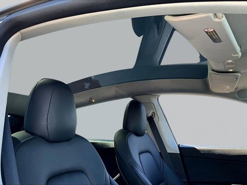 Used 2022 Tesla Model Y Performance image 28