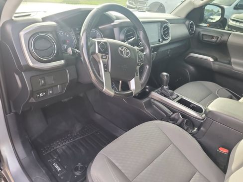 Used 2021 Toyota Tacoma SR5 RWD image 17