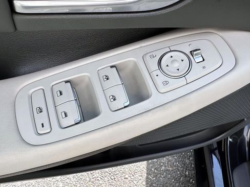 Used 2023 Hyundai Sonata SEL w/ Preferred Accessory Package FWD image 9