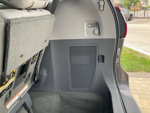 Used 2015 Toyota Sienna XLE AWD/4WD image 40