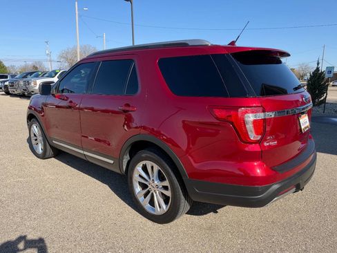 Used 2019 Ford Explorer XLT w/ Equipment Group 202A image 3