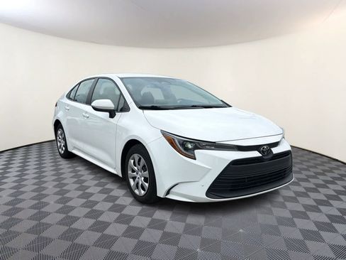 Used 2024 Toyota Corolla LE FWD image 5