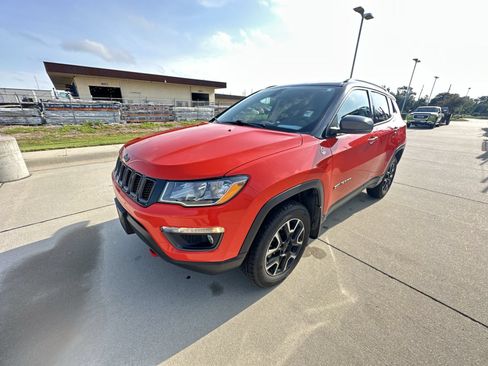 Used 2020 Jeep Compass Trailhawk w/ Cold Weather Group AWD/4WD image 17
