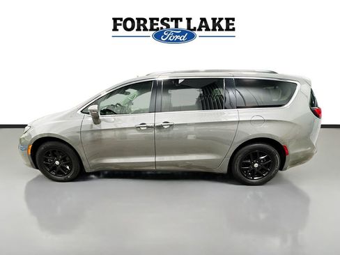 Used 2022 Chrysler Pacifica Touring-L FWD image 4