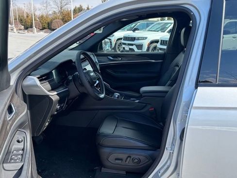 New 2026 Jeep Grand Cherokee Limited w/ Limited Altitude Package AWD/4WD image 20