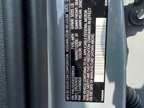 Certified 2025 Volvo XC40 B5 Plus AWD/4WD image 28