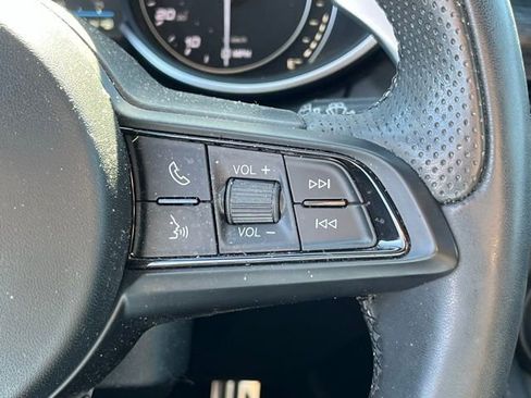 Used 2023 Alfa Romeo Stelvio Sprint image 17