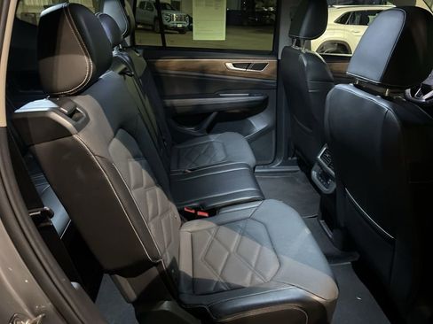 Used 2024 Volkswagen Atlas SE image 12