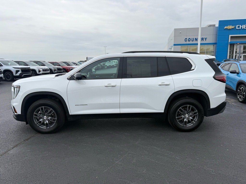 Used 2025 GMC Acadia Elevation FWD image 2