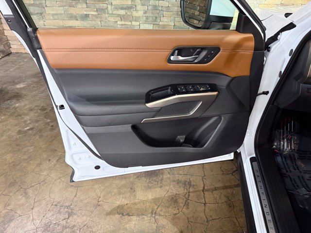 Certified 2025 Nissan Pathfinder Platinum w/ Cargo Package FWD image 8
