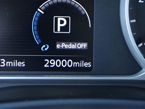 Used 2022 Nissan Leaf SV w/ SV Technology Package image 18