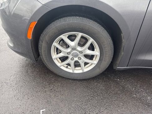 Used 2020 Chrysler Voyager Lxi image 9