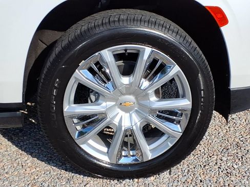 Used 2024 Chevrolet Suburban High Country w/ Premium Package AWD/4WD image 10