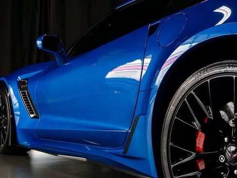 Used 2015 Chevrolet Corvette Z06 w/ Z07 Performance Package RWD image 57