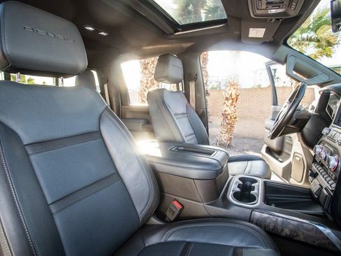 Used 2021 GMC Sierra 3500 Denali w/ Denali Ultimate Package image 14