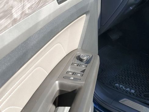 Used 2022 Volkswagen Atlas Cross Sport SE image 17