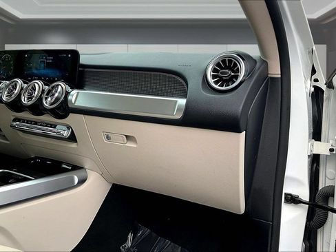 Used 2022 Mercedes-Benz GLB 250 4MATIC image 26