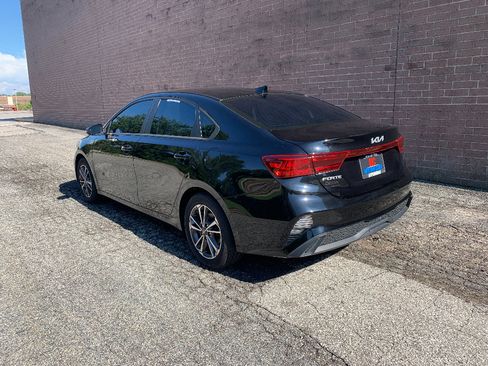Used 2023 Kia Forte LXS w/ LXS Technology Package FWD image 3