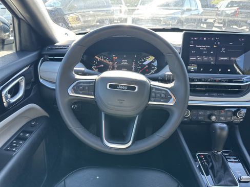 Used 2025 Jeep Compass Limited AWD/4WD image 23