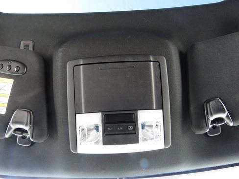 Used 2018 Ford Explorer XLT w/ Equipment Group 202A image 28