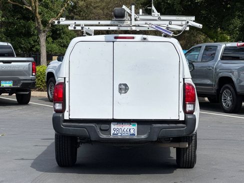 Used 2022 Toyota Tacoma SR RWD image 4