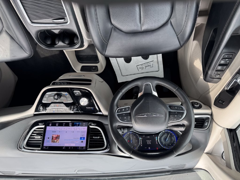 Used 2024 Chrysler Pacifica Touring-L FWD image 20