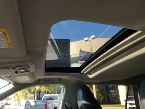 Used 2022 Toyota Highlander XLE image 20