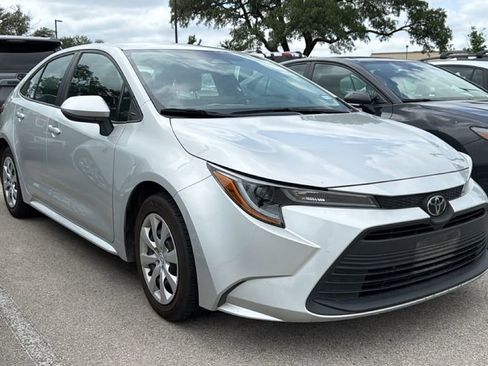 Used 2024 Toyota Corolla LE FWD image 3