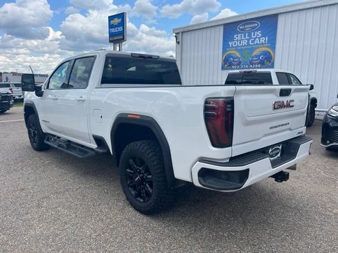 Used 2025 GMC Sierra 2500 AT4 AWD/4WD image 3