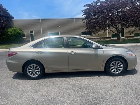 Used 2016 Toyota Camry LE FWD image 2