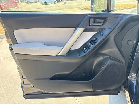 Used 2015 Subaru Forester 2.5i Premium image 14