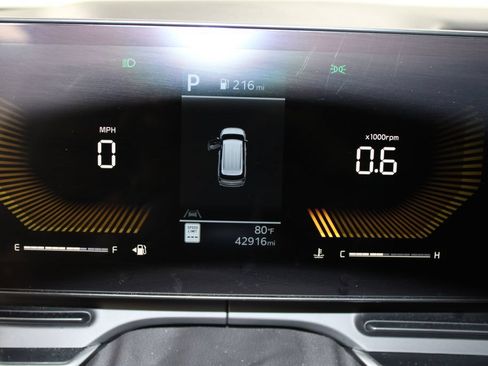 Used 2025 Kia Carnival FWD image 19