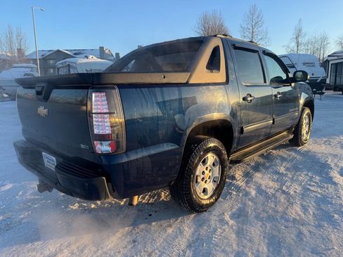 Used 2011 Chevrolet Avalanche LS image 5