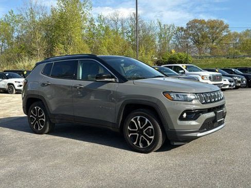 Used 2022 Jeep Compass Limited w/ Sun and Sound Group AWD/4WD image 2