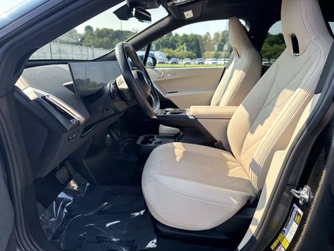 Used 2024 BMW iX xDrive50 w/ Sport Package AWD/4WD image 14