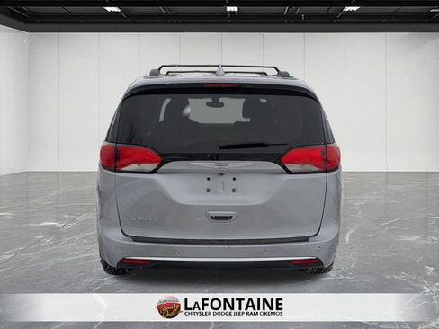 Certified 2018 Chrysler Pacifica Touring-L image 4