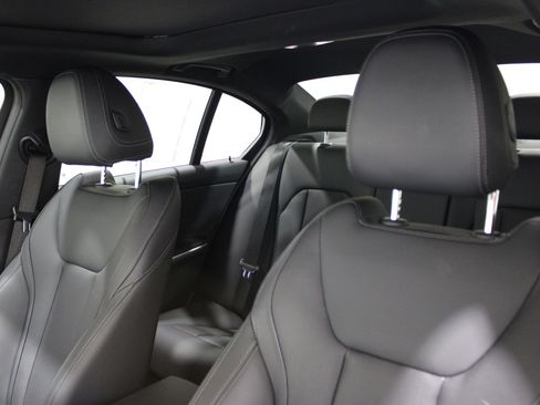 Used 2023 BMW 330i Sedan w/ M Sport Package image 5