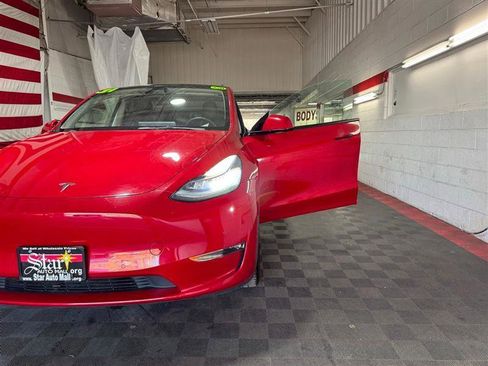 Used 2021 Tesla Model Y Long Range image 19
