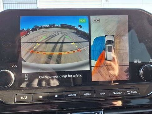 Used 2025 Nissan Pathfinder SL image 32